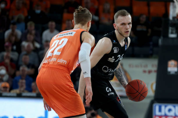 战场上都屡 战场上都屡